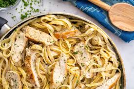 CHICKEN FETTUCCINE ALFREDO